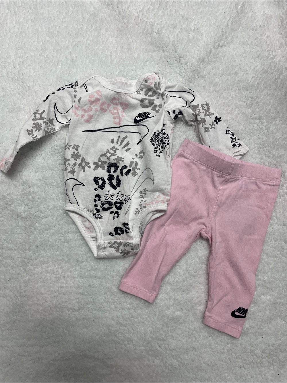 4/25$ Nike Baby Girl Pink & White Graphic One-Piece Set